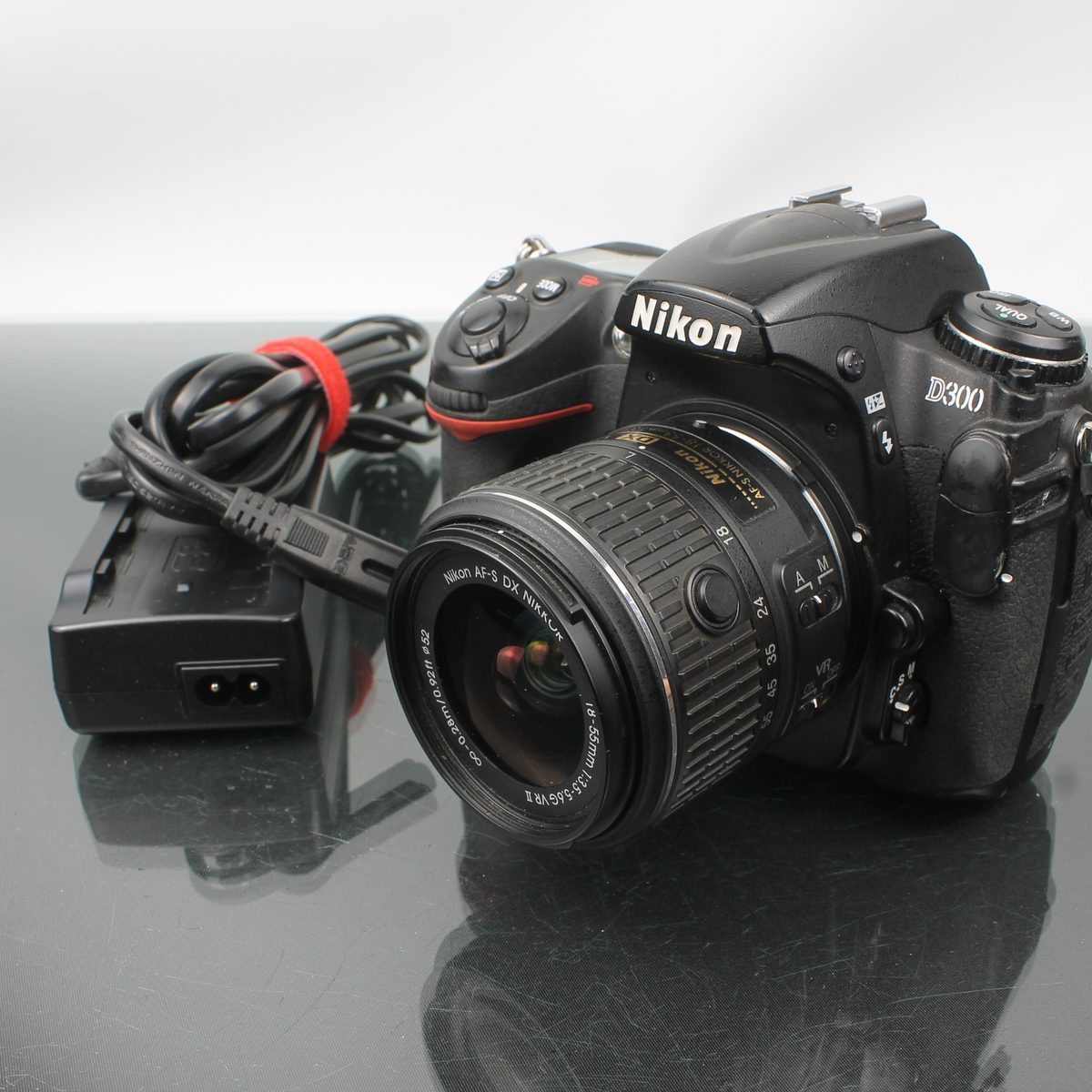 Nikon D300 + AF-S DX Nikkor 18-55mm 1:3.5-5.6G VR II