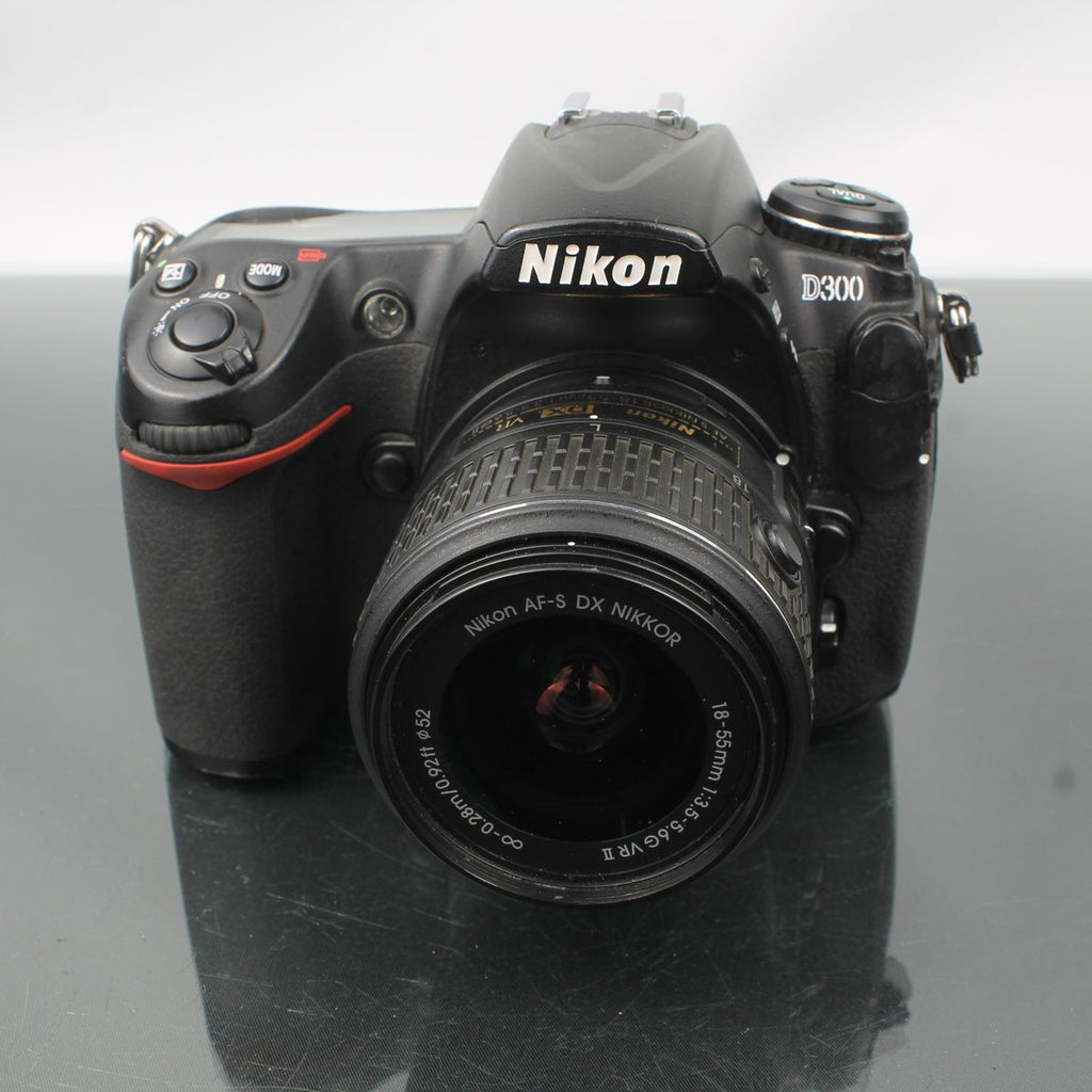 Nikon D300 + AF-S DX Nikkor 18-55mm 1:3.5-5.6G VR II