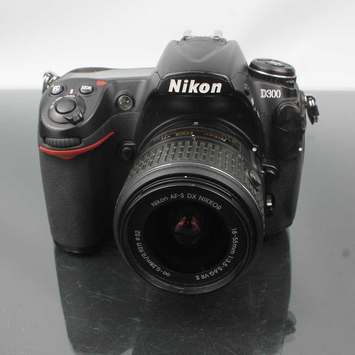 Nikon D300 + AF-S DX Nikkor 18-55mm 1:3.5-5.6G VR II
