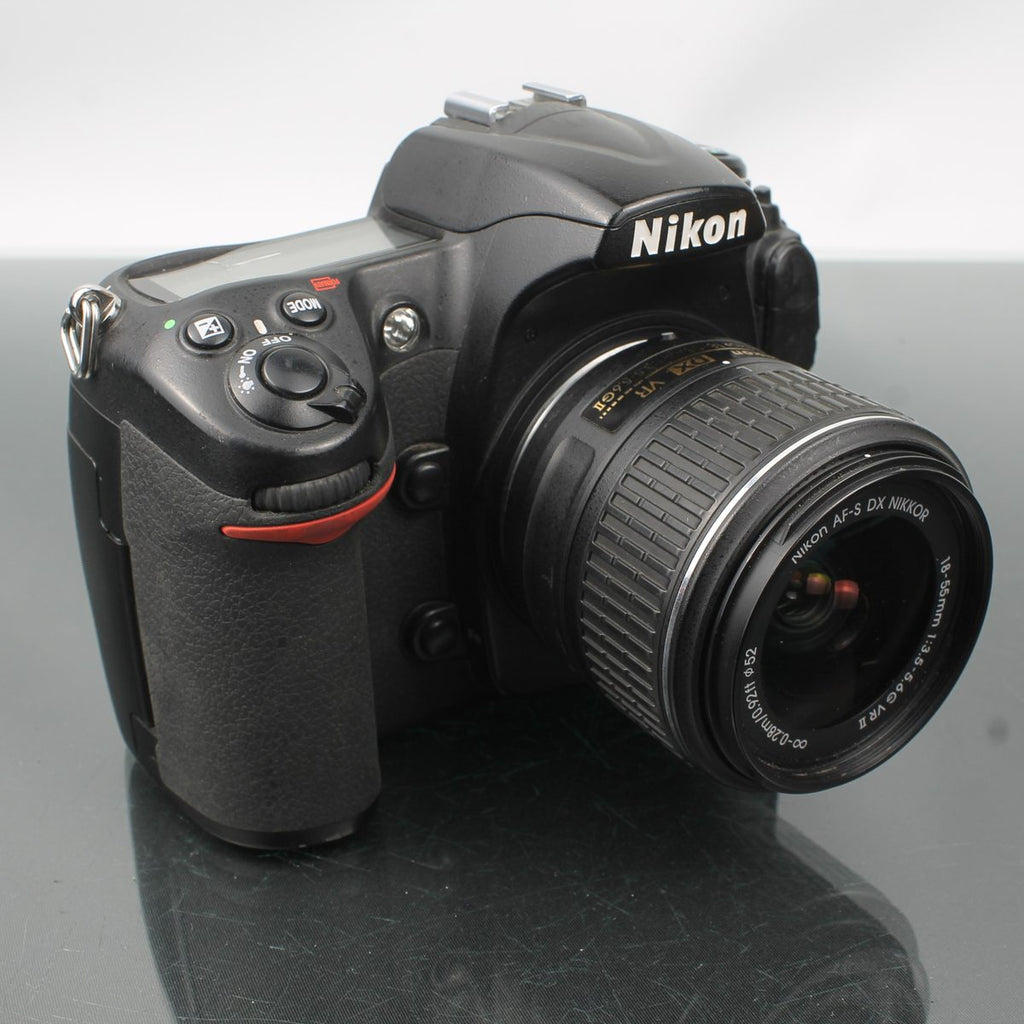 Nikon D300 + AF-S DX Nikkor 18-55mm 1:3.5-5.6G VR II