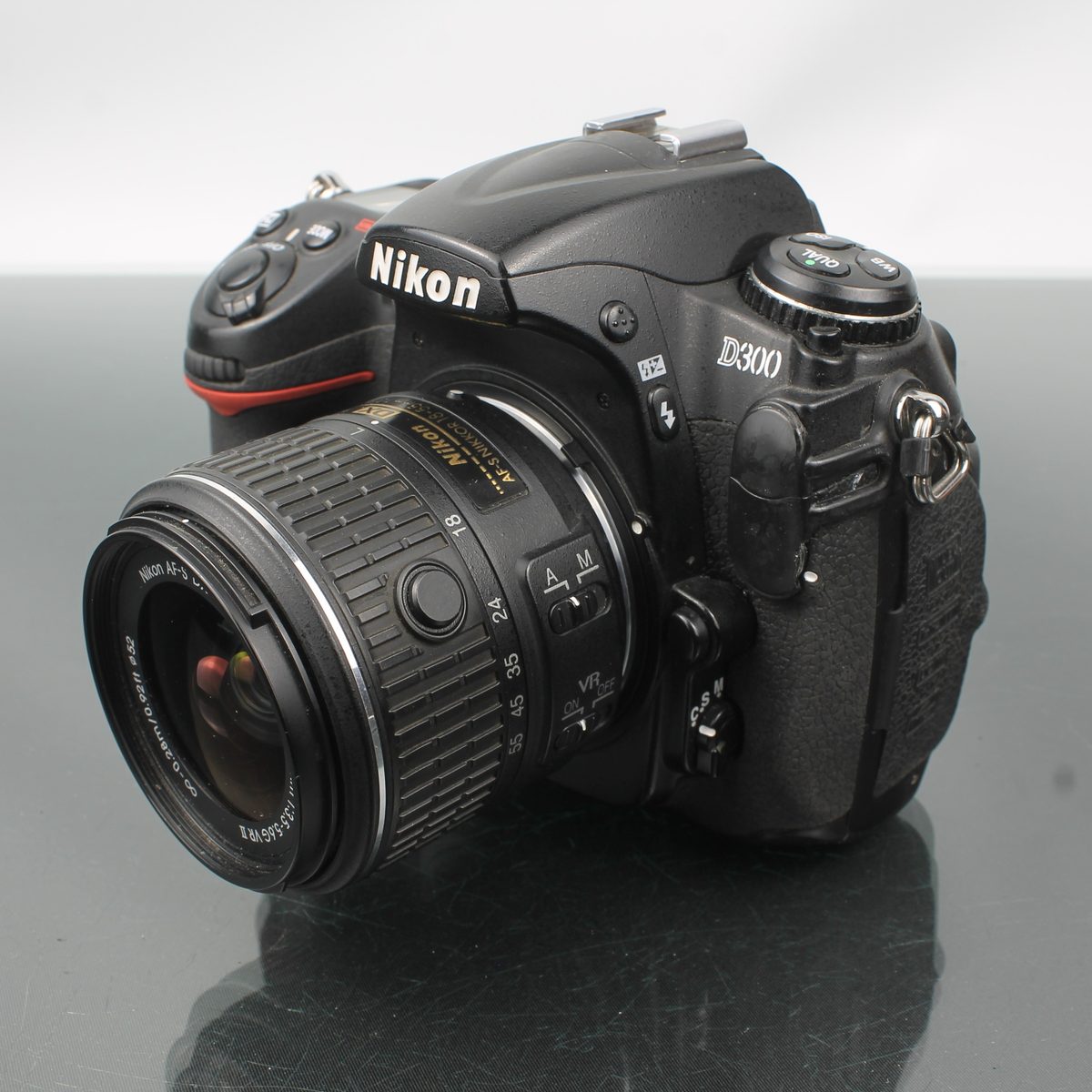 Nikon D300 + AF-S DX Nikkor 18-55mm 1:3.5-5.6G VR II