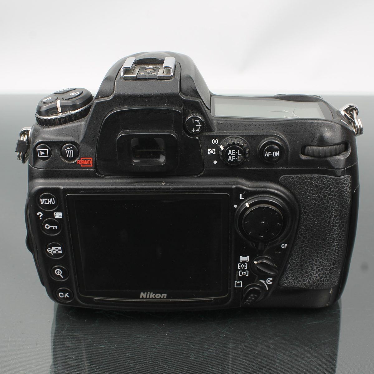 Nikon D300 + AF-S DX Nikkor 18-55mm 1:3.5-5.6G VR II