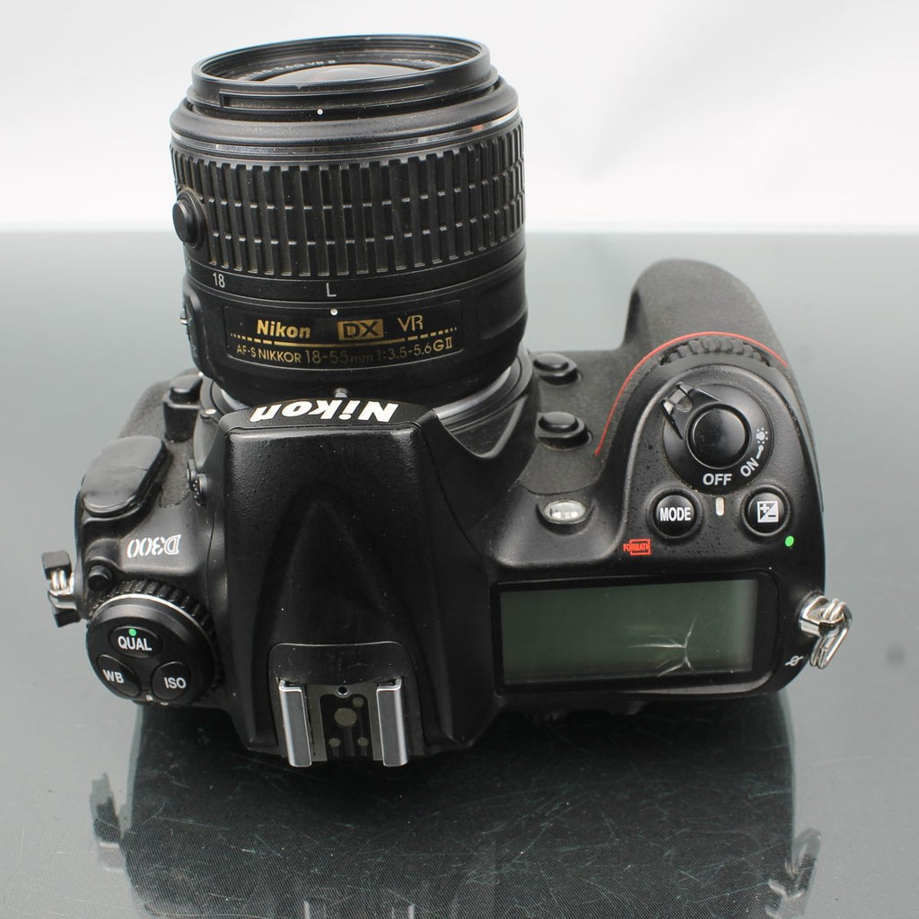 Nikon D300 + AF-S DX Nikkor 18-55mm 1:3.5-5.6G VR II