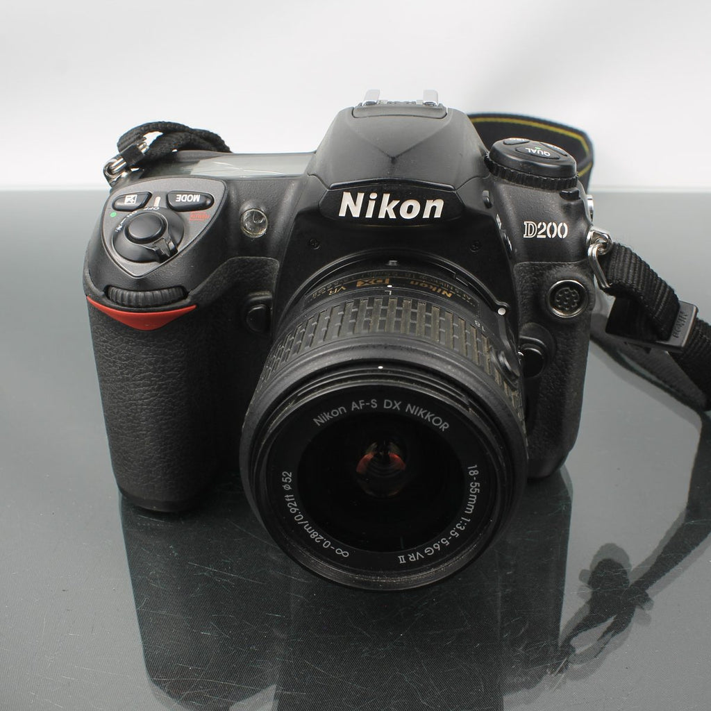 Nikon D200 + AF-S DX 18-55mm f/3.5-5.6G VR II