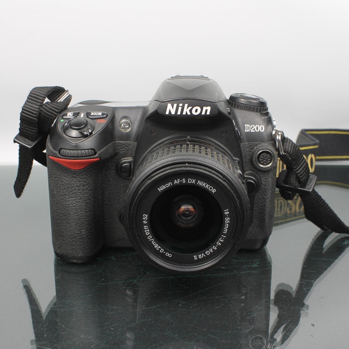 Nikon D200 + AF-S DX 18-55mm f/3.5-5.6G VR II