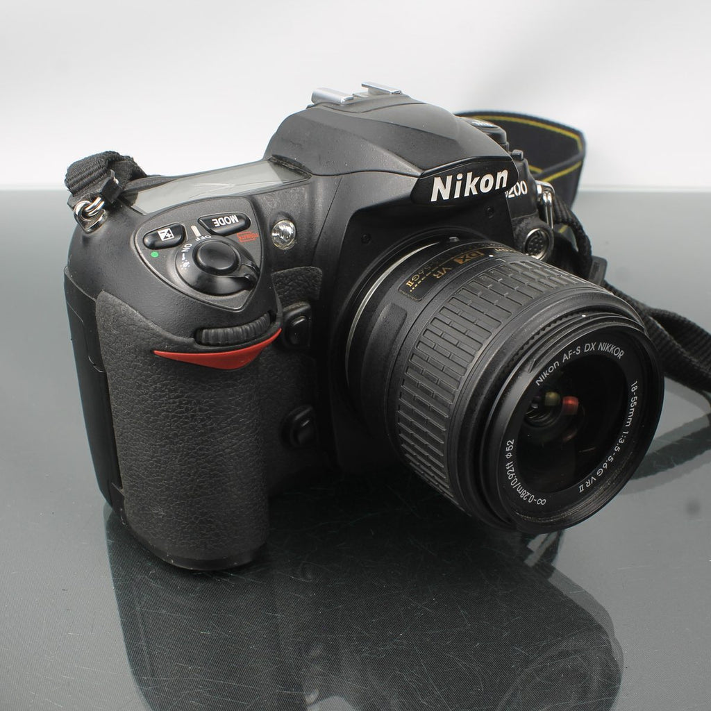 Nikon D200 + AF-S DX 18-55mm f/3.5-5.6G VR II
