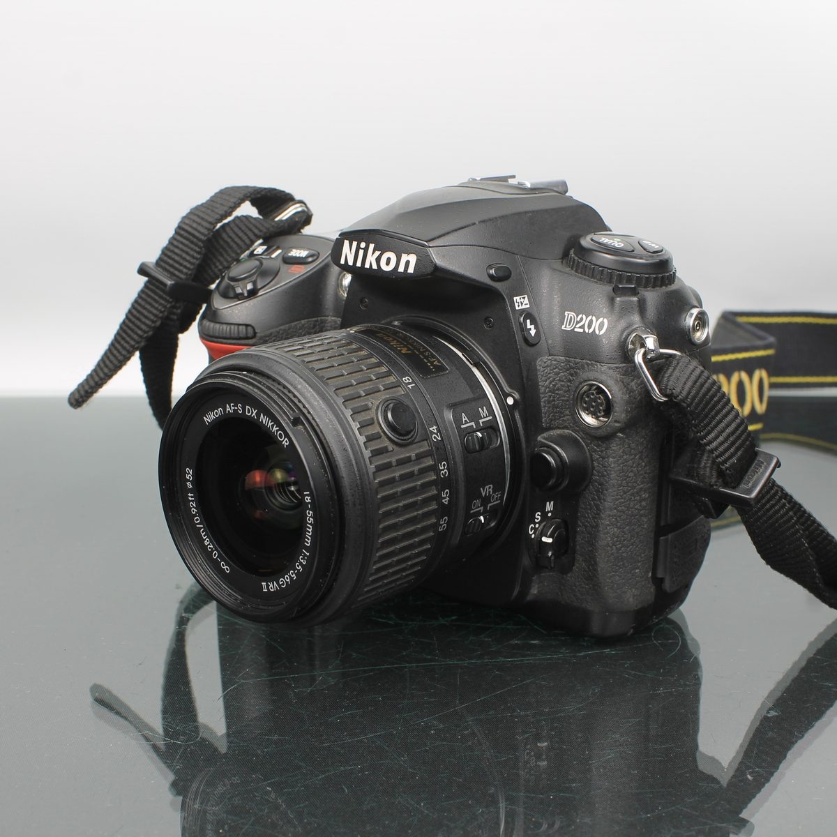 Nikon D200 + AF-S DX 18-55mm f/3.5-5.6G VR II