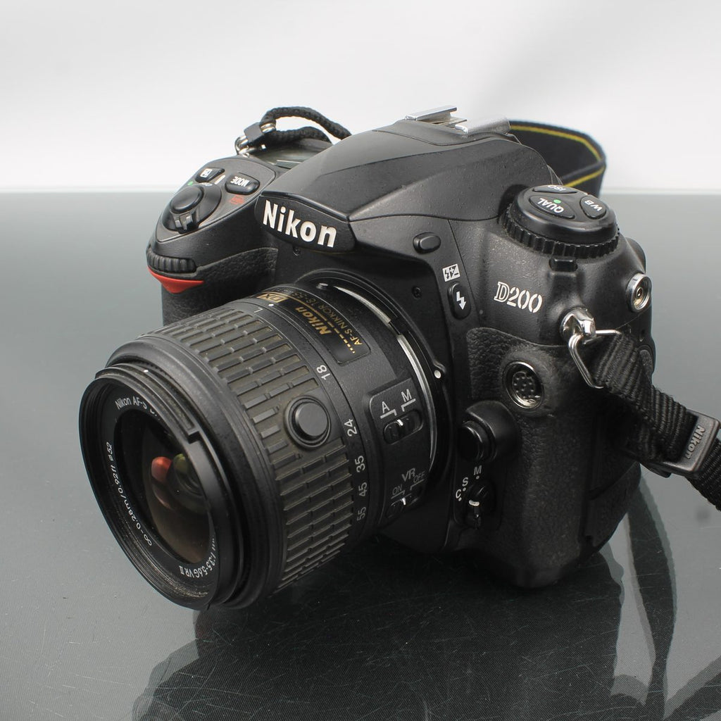 Nikon D200 + AF-S DX 18-55mm f/3.5-5.6G VR II