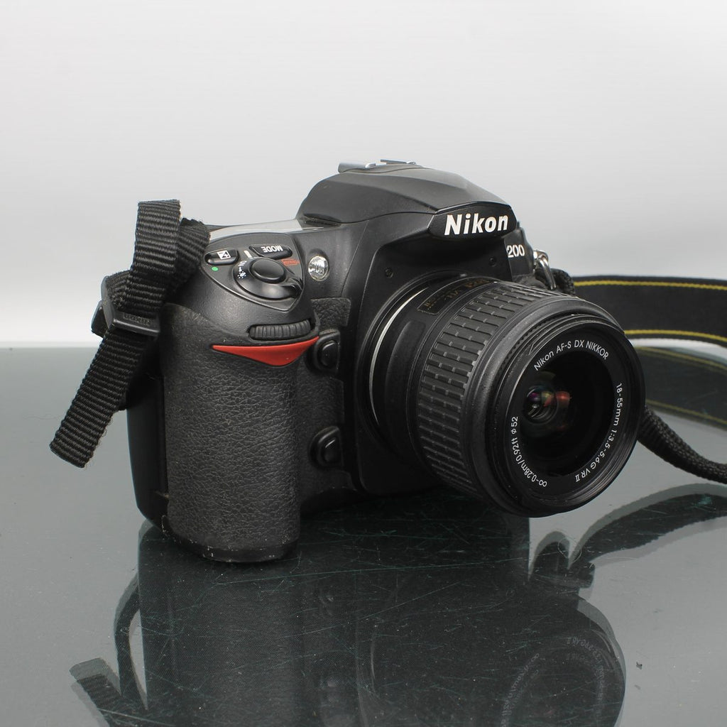 Nikon D200 + AF-S DX 18-55mm f/3.5-5.6G VR II