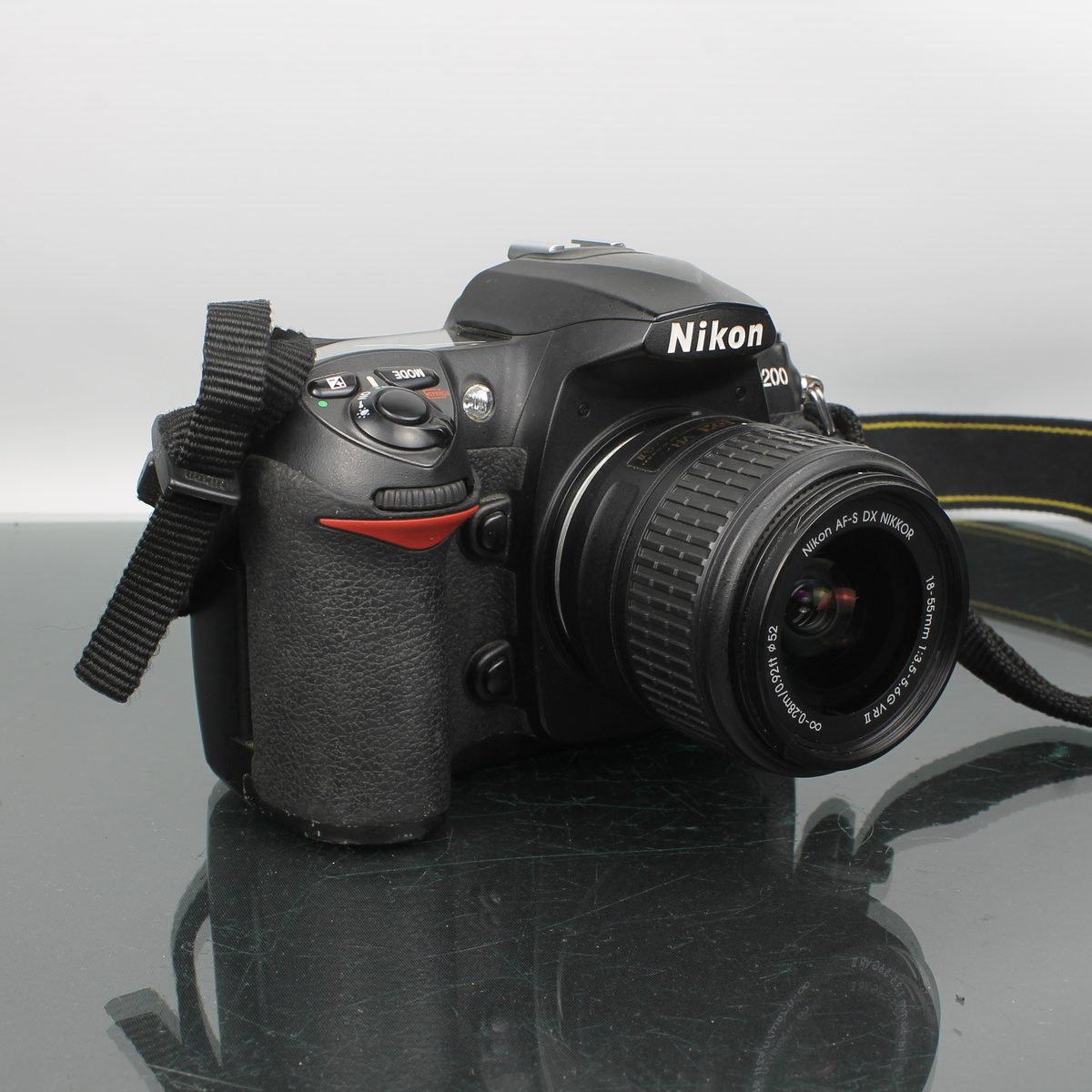 Nikon D200 + AF-S DX 18-55mm f/3.5-5.6G VR II
