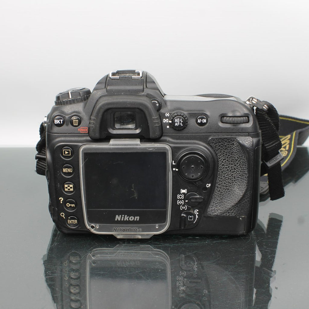 Nikon D200 + AF-S DX 18-55mm f/3.5-5.6G VR II