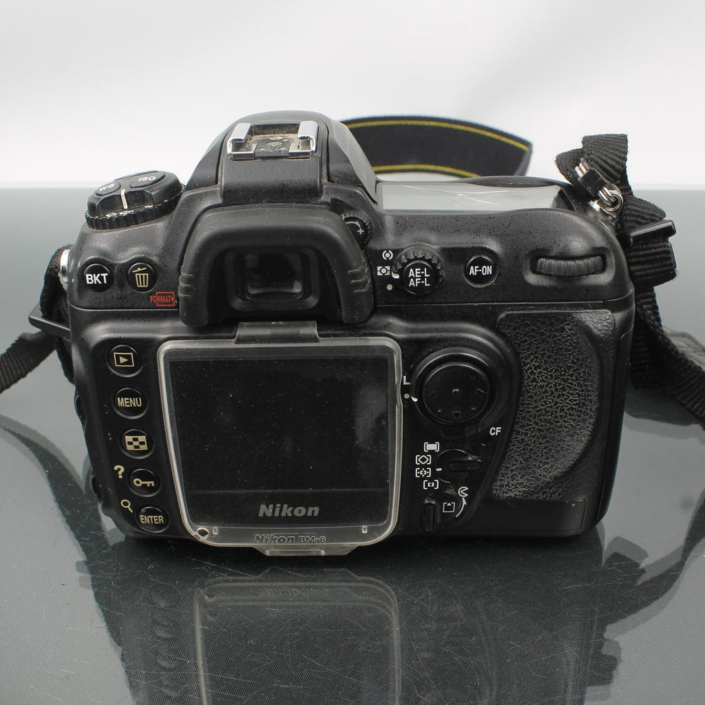 Nikon D200 + AF-S DX 18-55mm f/3.5-5.6G VR II