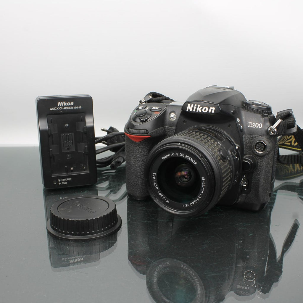 Nikon D200 + AF-S DX 18-55mm f/3.5-5.6G VR II