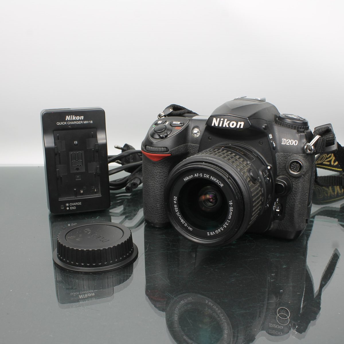 Nikon D200 + AF-S DX 18-55mm f/3.5-5.6G VR II