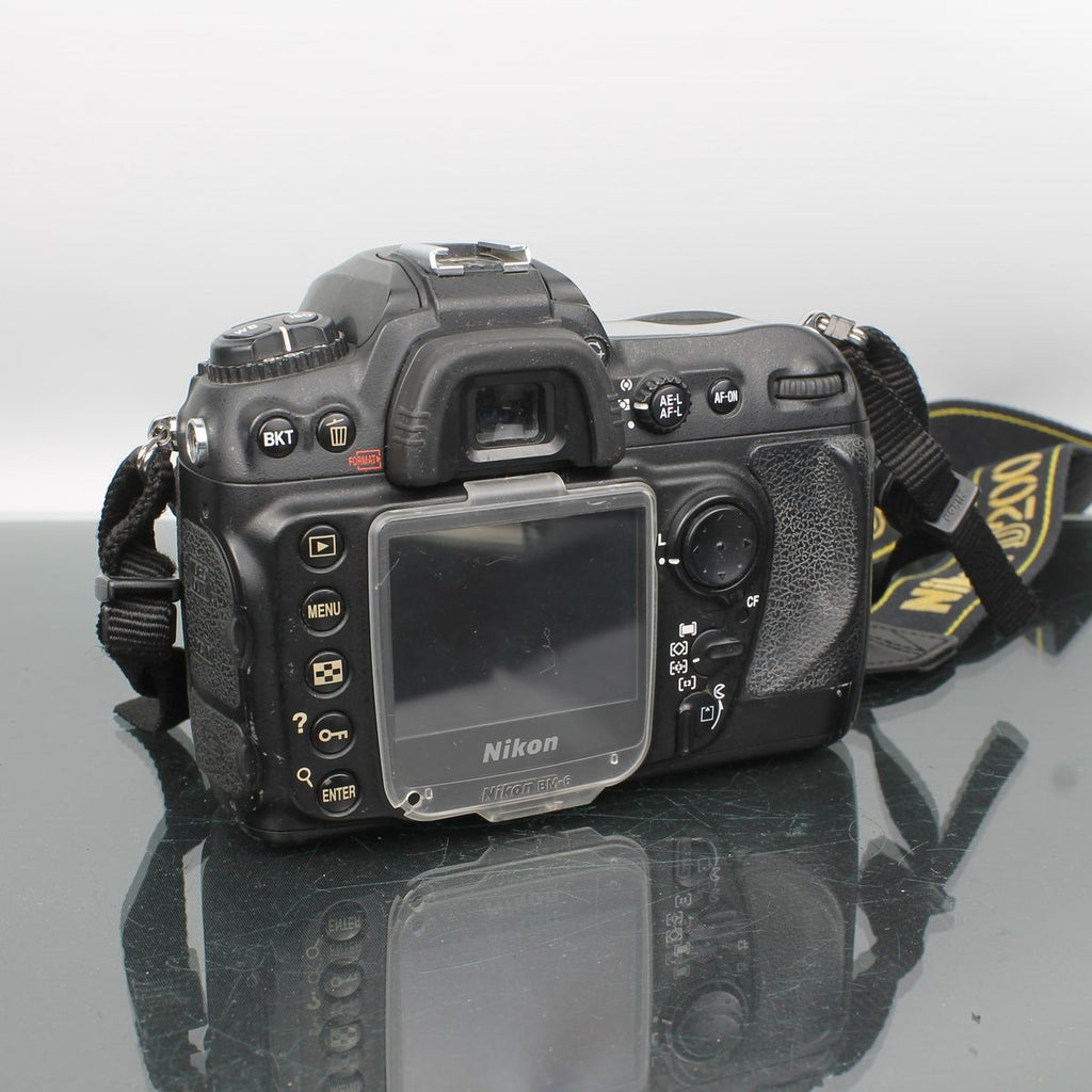 Nikon D200 + AF-S DX 18-55mm f/3.5-5.6G VR II