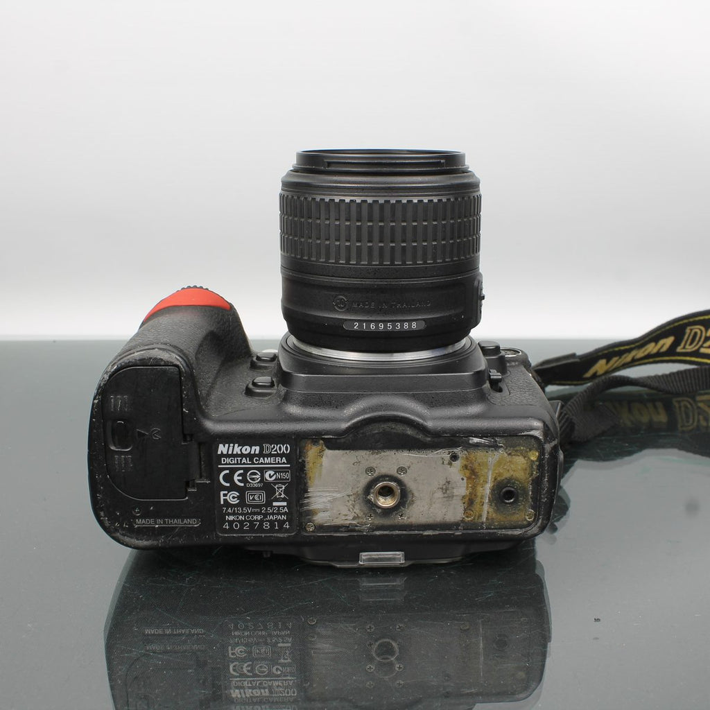 Nikon D200 + AF-S DX 18-55mm f/3.5-5.6G VR II