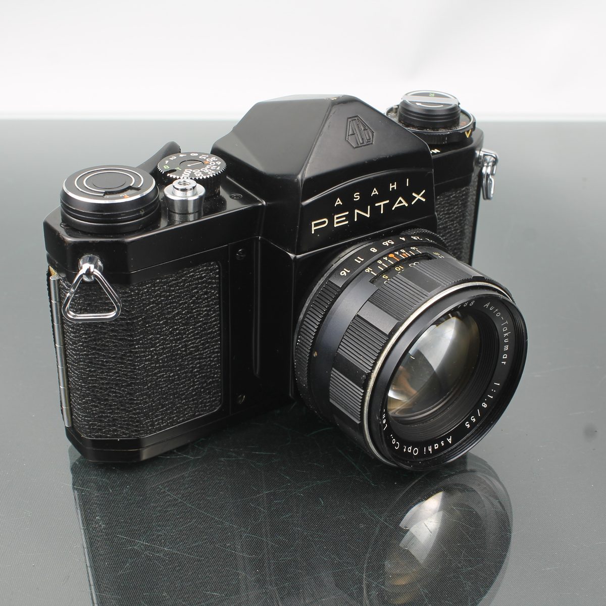 Asahi Pentax SV + Auto Takumar 1:1.8/55 Lens