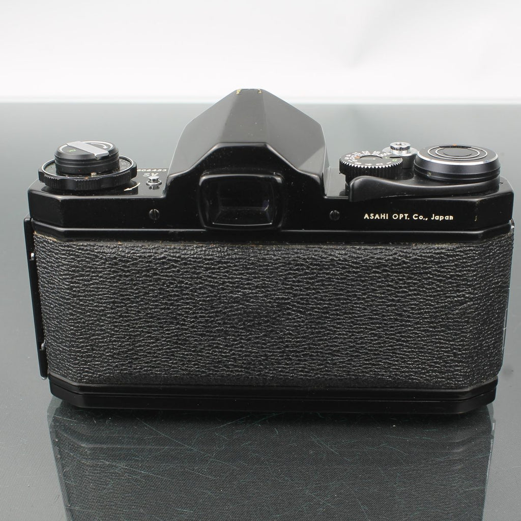 Asahi Pentax SV + Auto Takumar 1:1.8/55 Lens