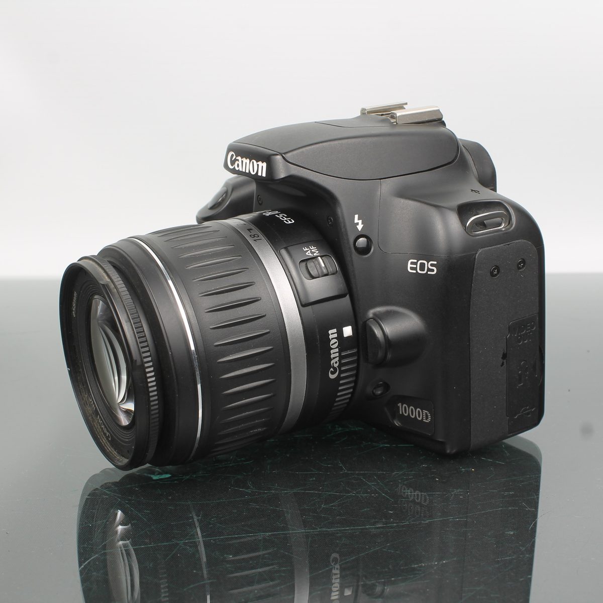 Canon EOS 1000D + Canon EF-S 18-55mm f/3.5-5.6 II