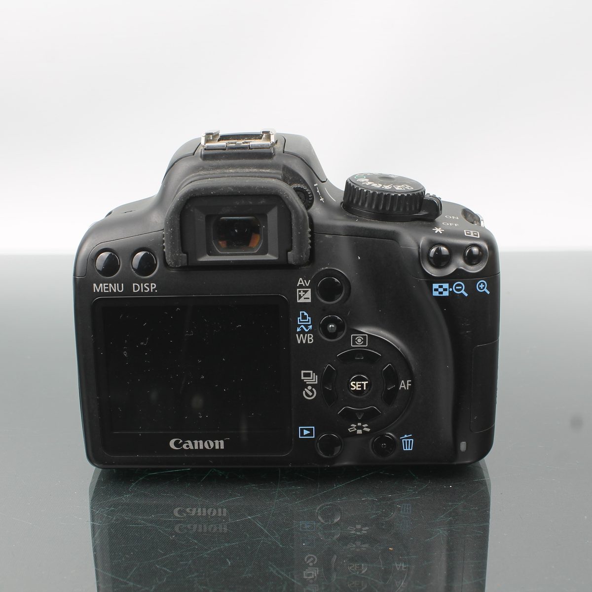 Canon EOS 1000D + Canon Zoom Lens EF 80-200mm f/4.5-5.6 II