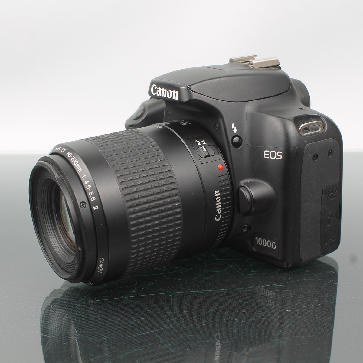 Canon EOS 1000D + Canon Zoom Lens EF 80-200mm f/4.5-5.6 II