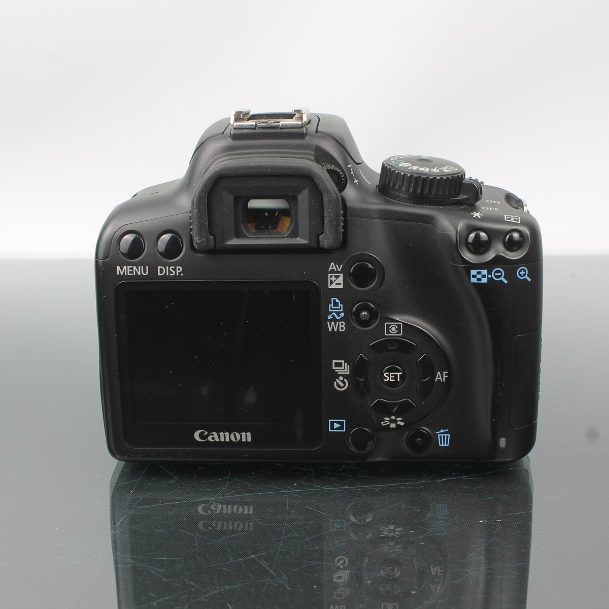 Canon EOS 1000D + Canon Zoom Lens EF 80-200mm f/4.5-5.6 II