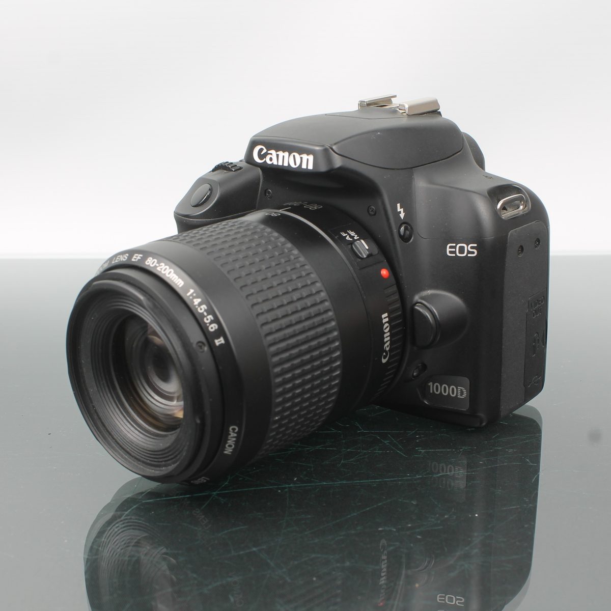 Canon EOS 1000D + Canon EF 80-200mm f/4.5-5.6 II