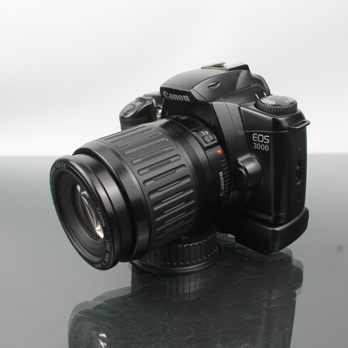 Canon EOS 3000 + Canon Zoom Lens EF 80-200mm f/4.5-5.6