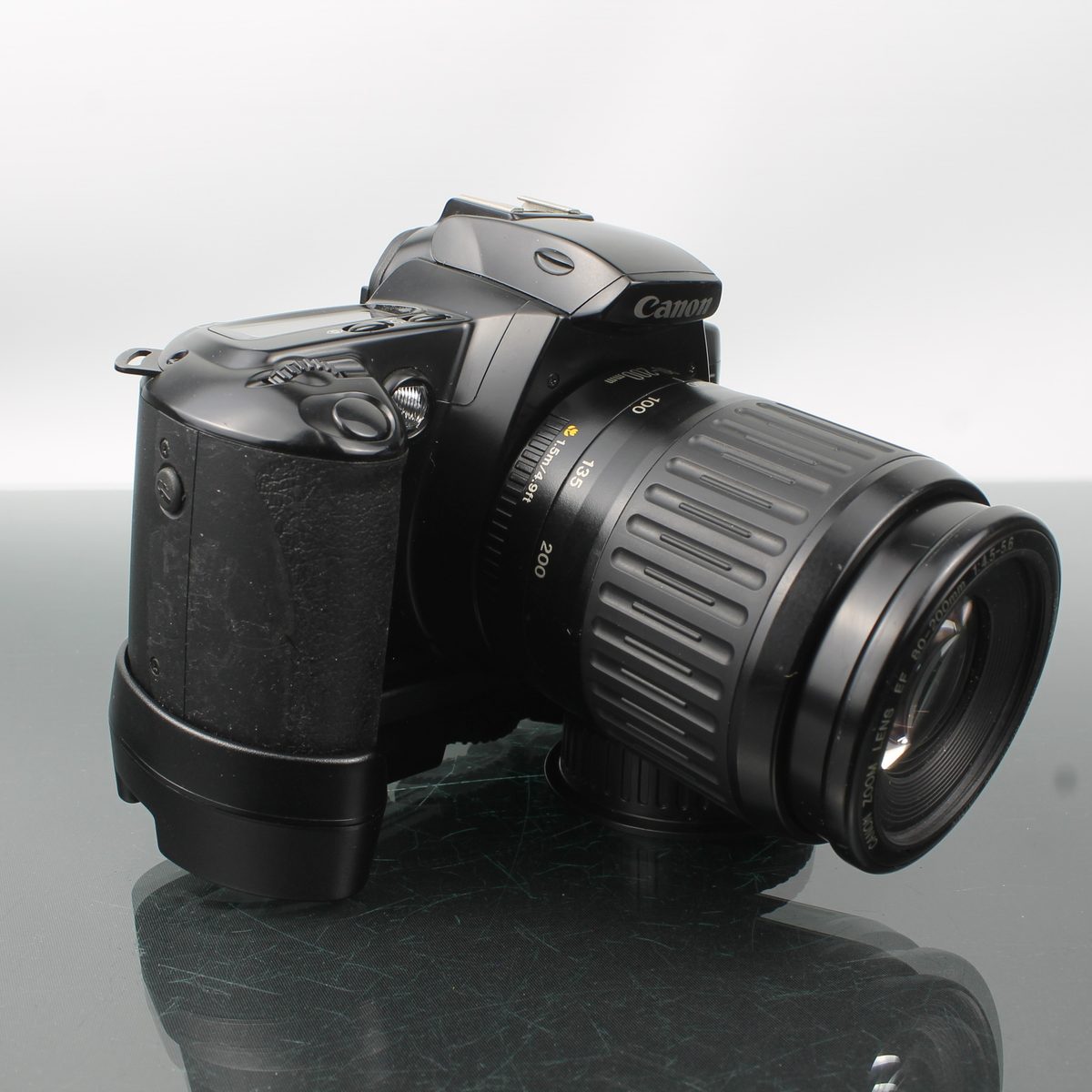 Canon EOS 3000 + Canon Zoom Lens EF 80-200mm f/4.5-5.6