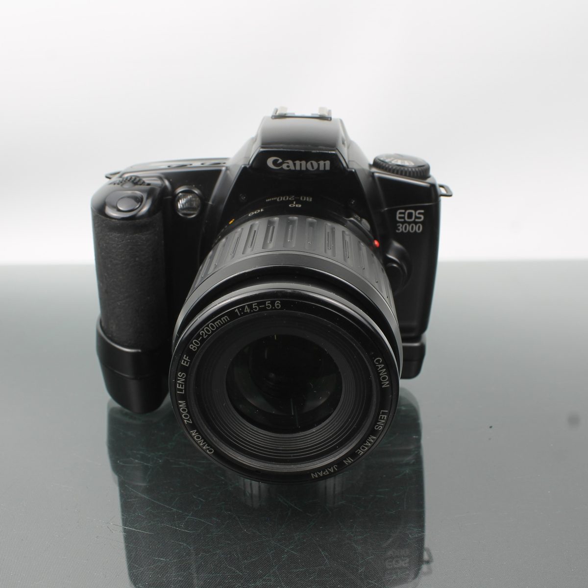 Canon EOS 3000 + Canon Zoom Lens EF 80-200mm f/4.5-5.6