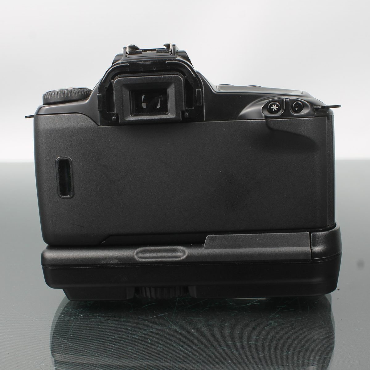 Canon EOS 3000 + Canon Zoom Lens EF 80-200mm f/4.5-5.6