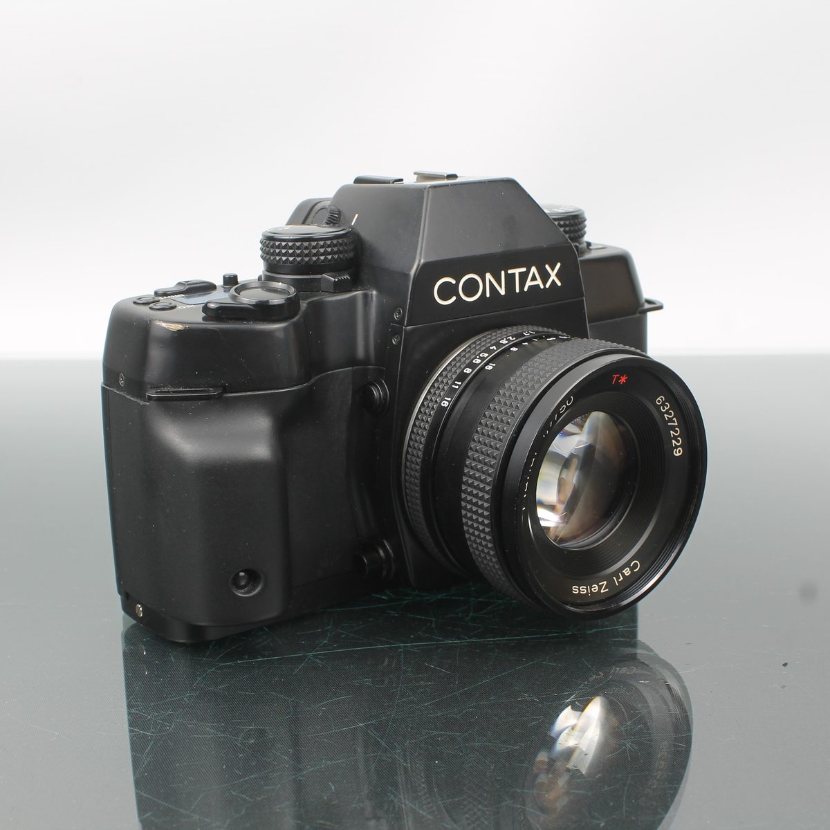 Contax ST + Carl Zeiss Planar 50mm f/1.7