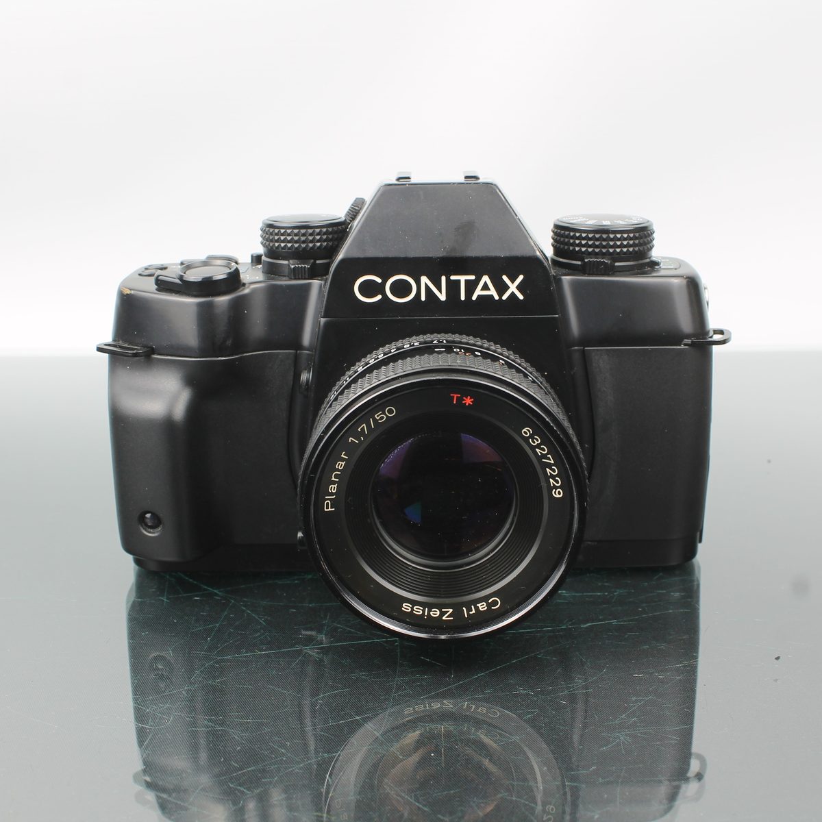 Contax ST + Carl Zeiss Planar 50mm f/1.7