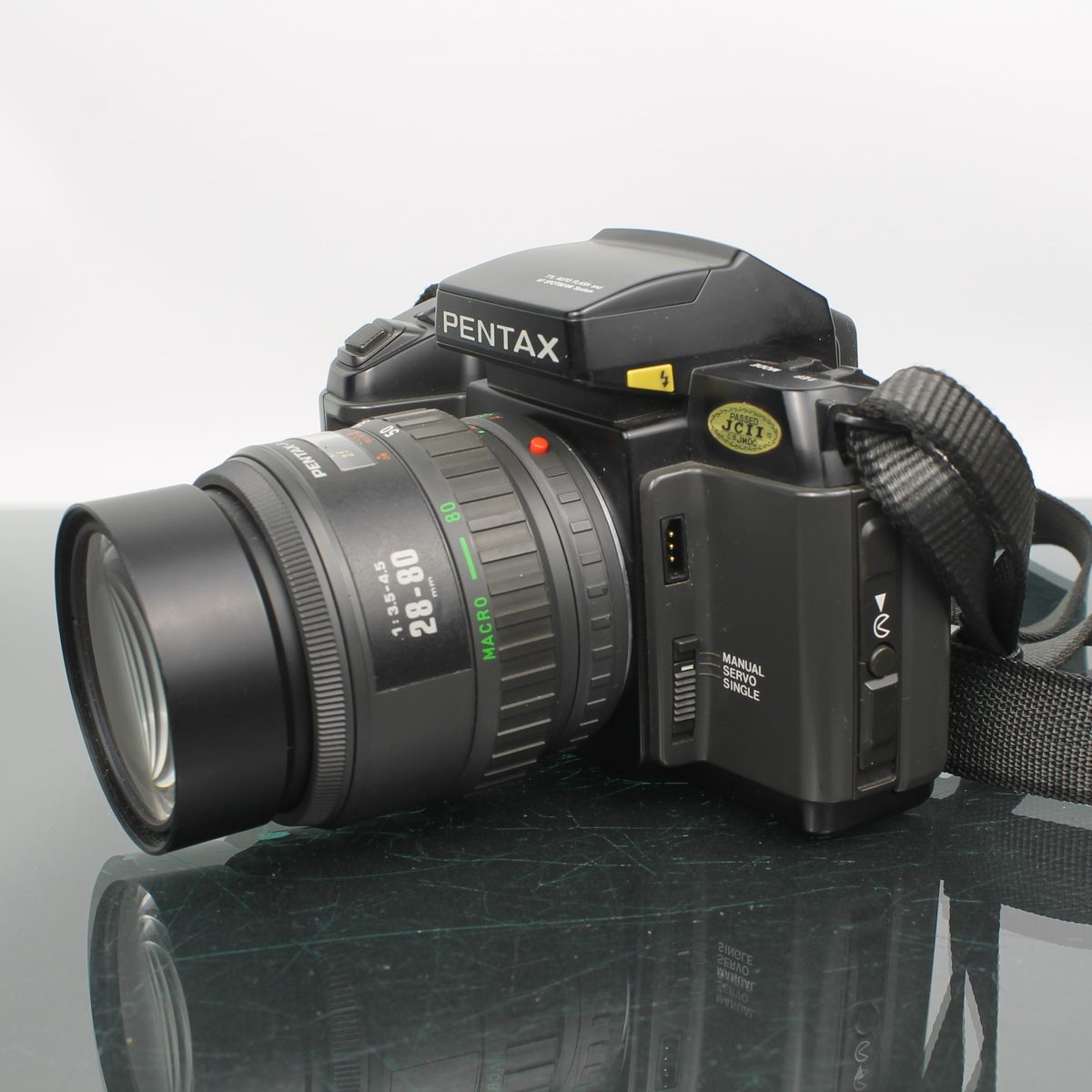 Pentax SFX + Pentax-F 28-80mm f/3.5-4.5