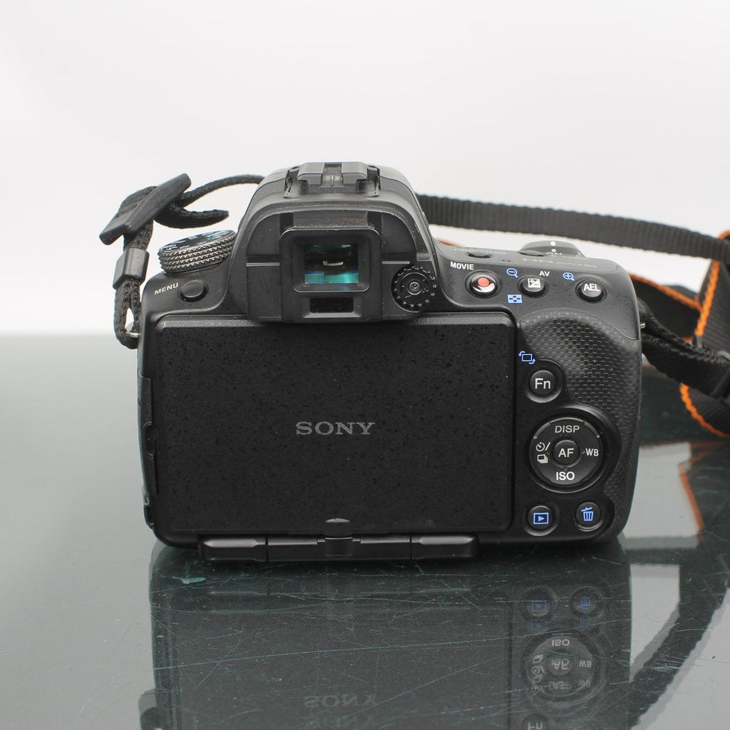 Sony Alpha SLT-A33 + SAL 1855 3.5-5.6 / 18-55 SAM Lens