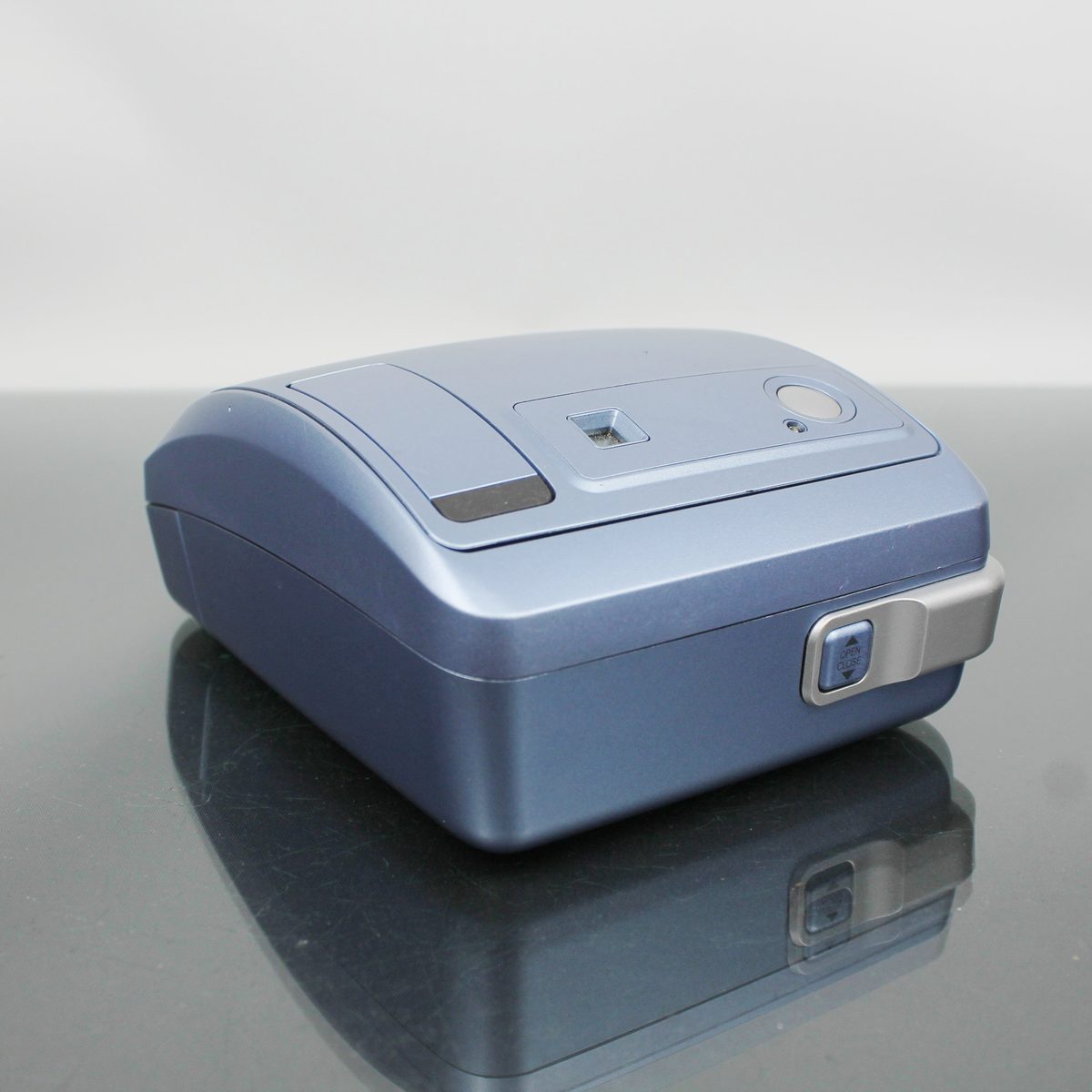 Polaroid One 600