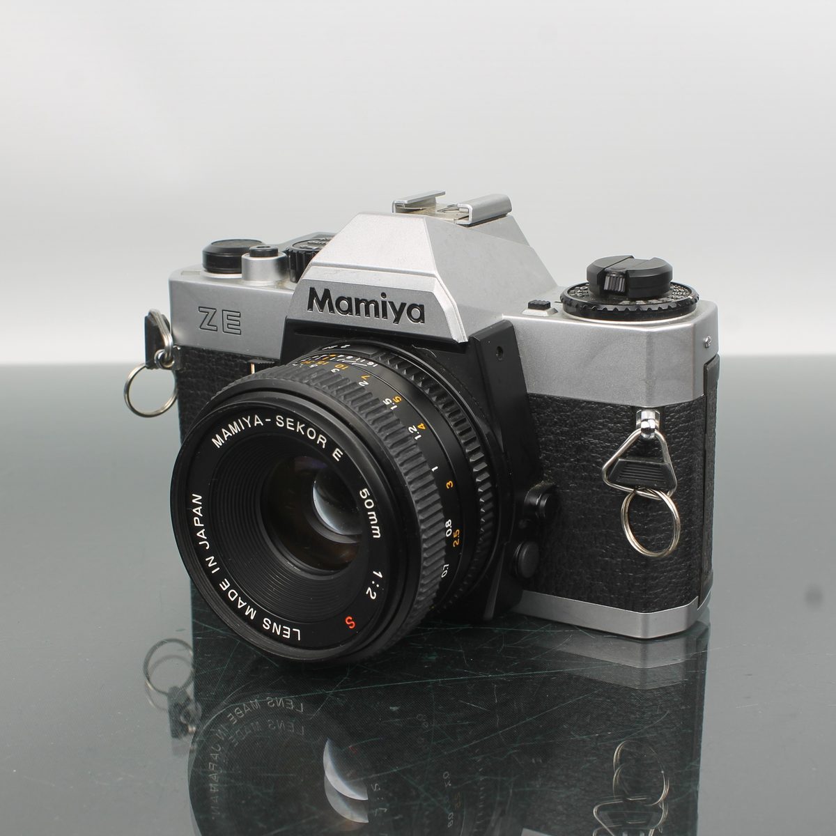 Mamiya ZE + Mamiya-Sekor E 50mm 1:2 S lens