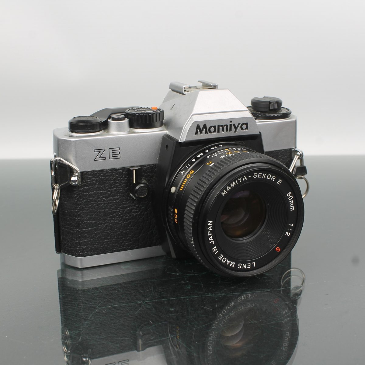 Mamiya ZE + Mamiya-Sekor E 50mm 1:2 S lens