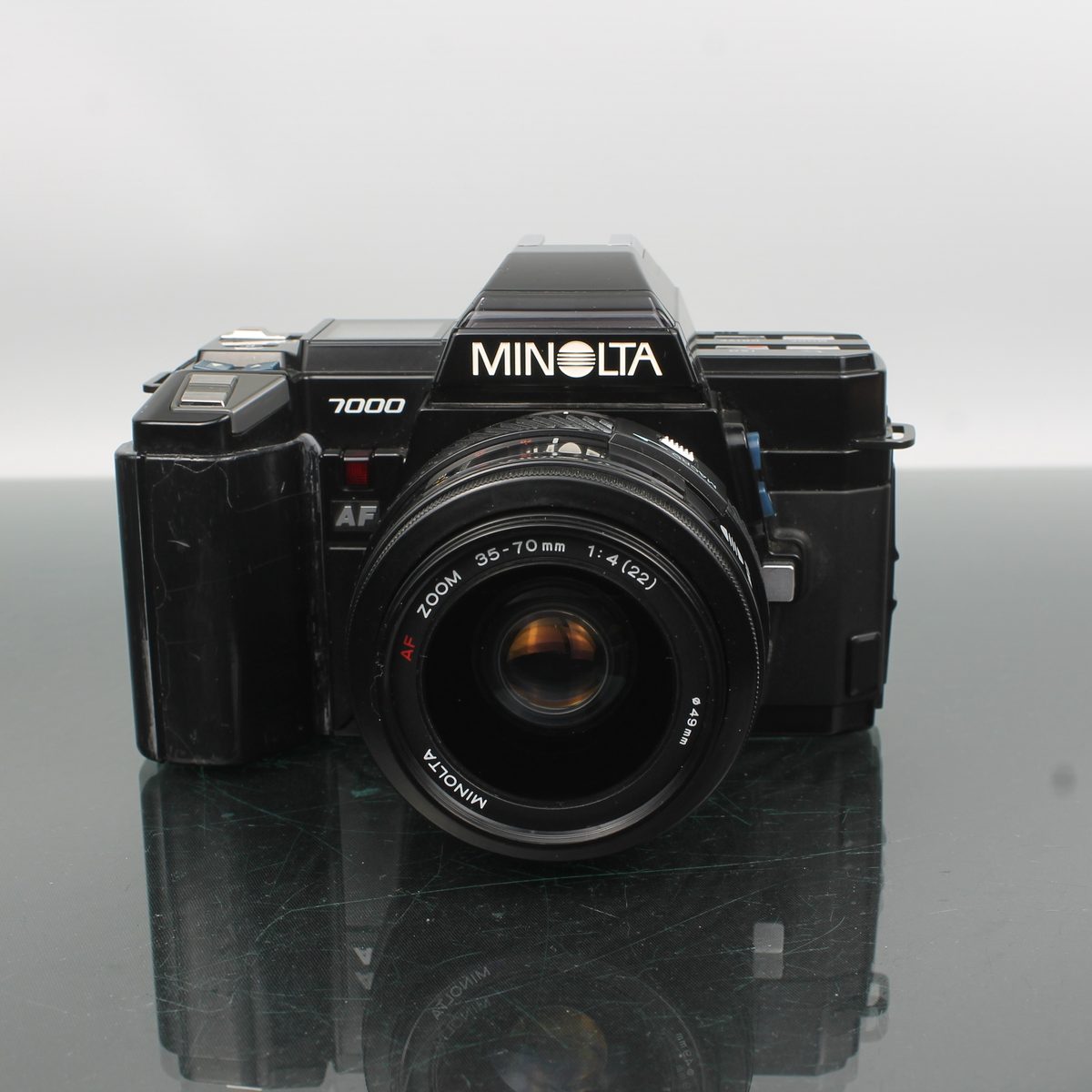 Minolta 7000 AF + Minolta AF Zoom 35-70mm 1:4