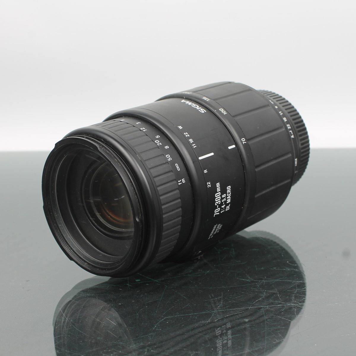 Sigma 70-300mm 1:4-5.6 DL Macro