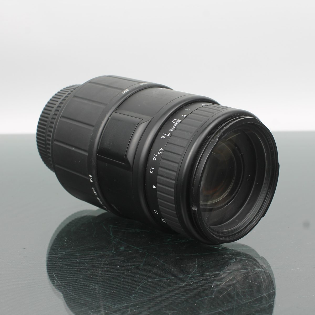 Sigma 70-300mm 1:4-5.6 DL Macro