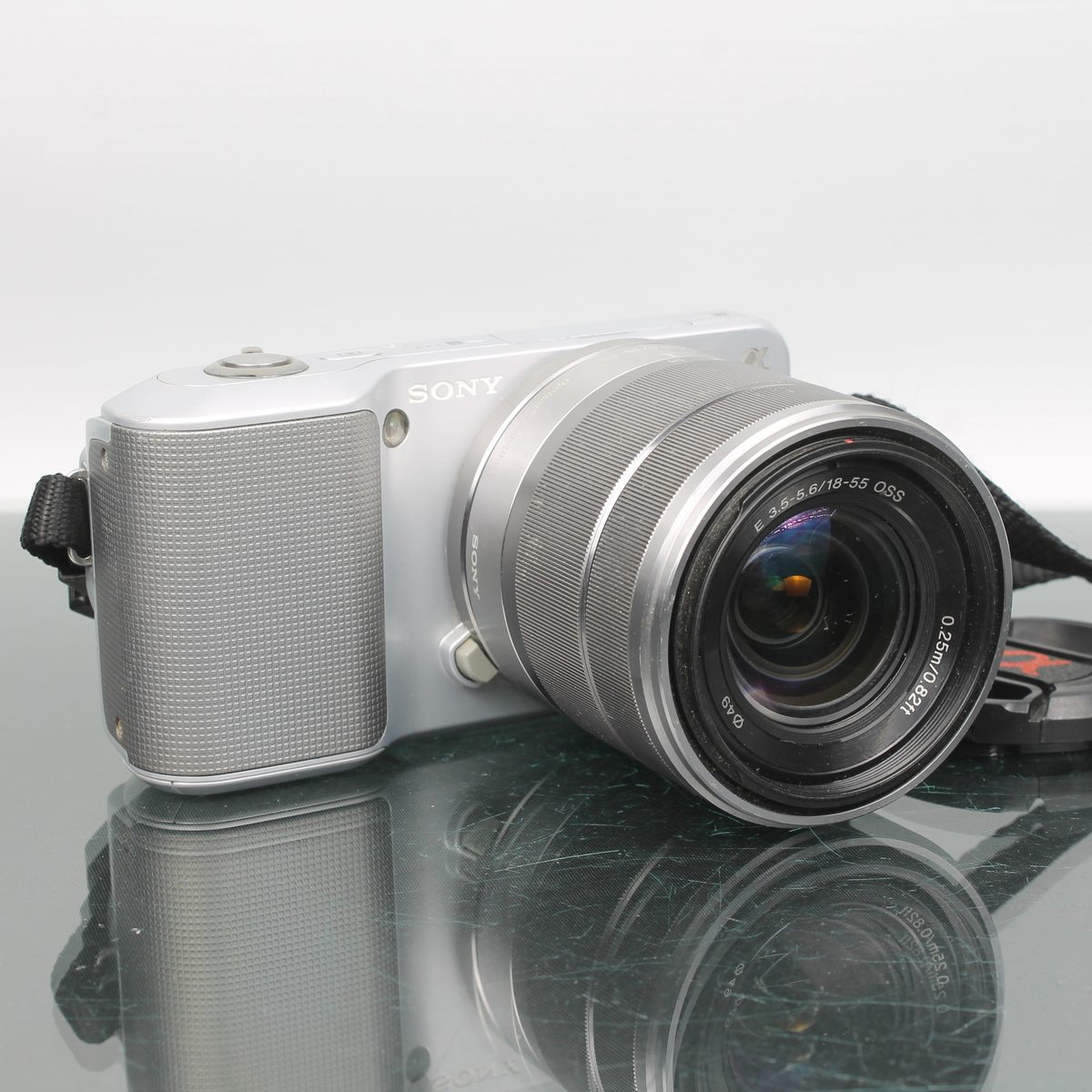 Sony Alpha NEX-3 + E 3.5-5.6 18-55mm OSS Lens