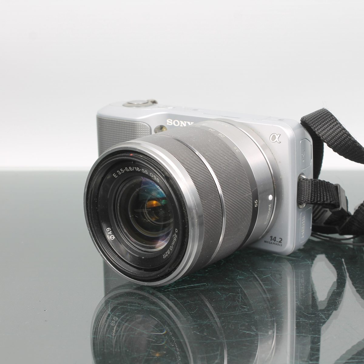 Sony Alpha NEX-3 + E 3.5-5.6 18-55mm OSS Lens