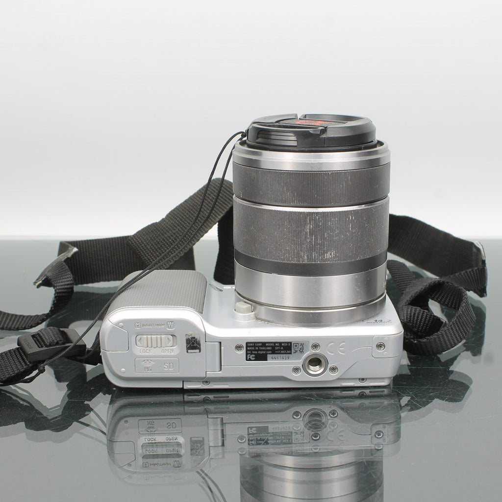 Sony Alpha NEX-3 + E 3.5-5.6 18-55mm OSS Lens