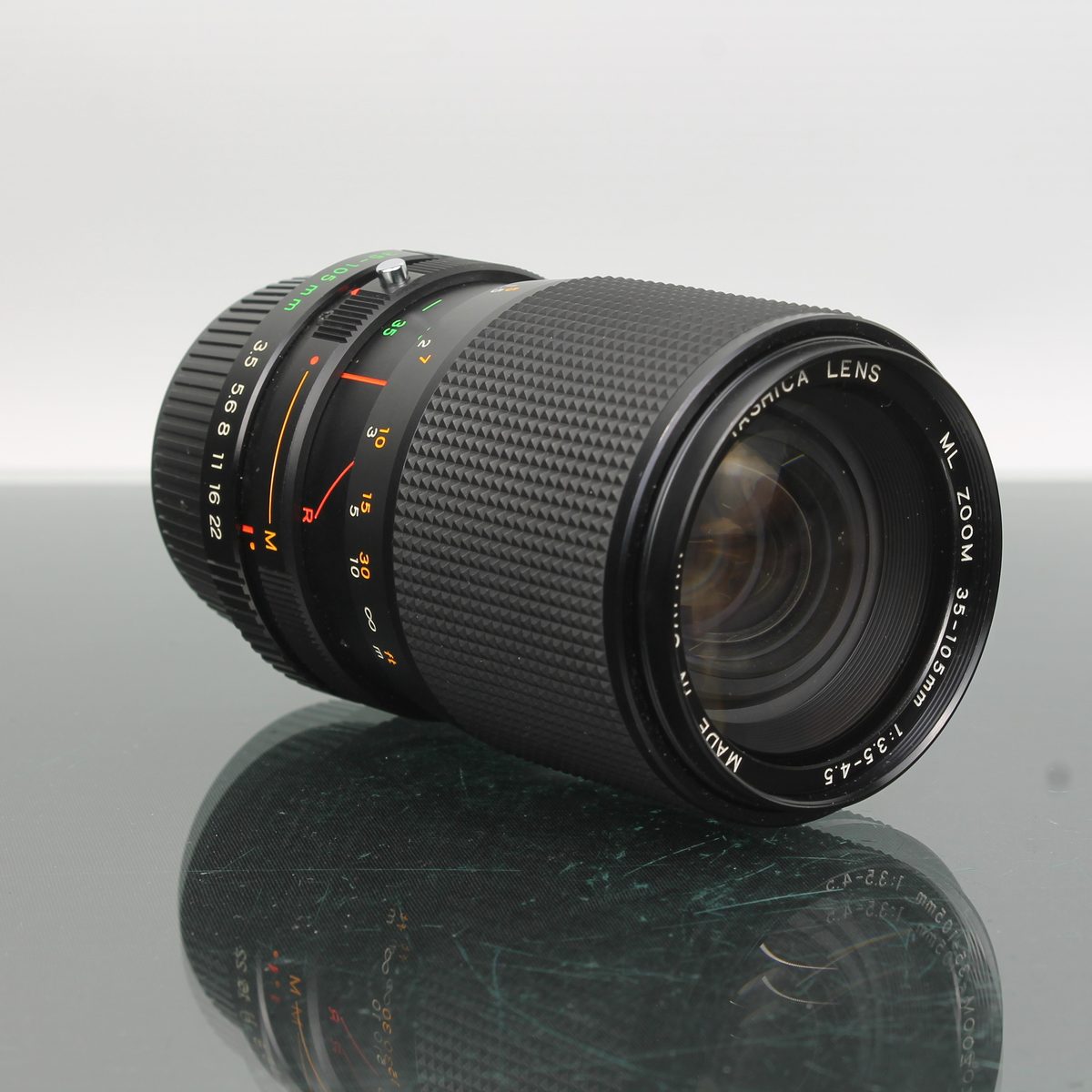 Yashica ML Zoom 35-105mm f/3.5-4.5