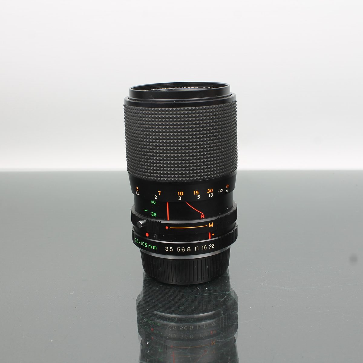 Yashica ML Zoom 35-105mm f/3.5-4.5