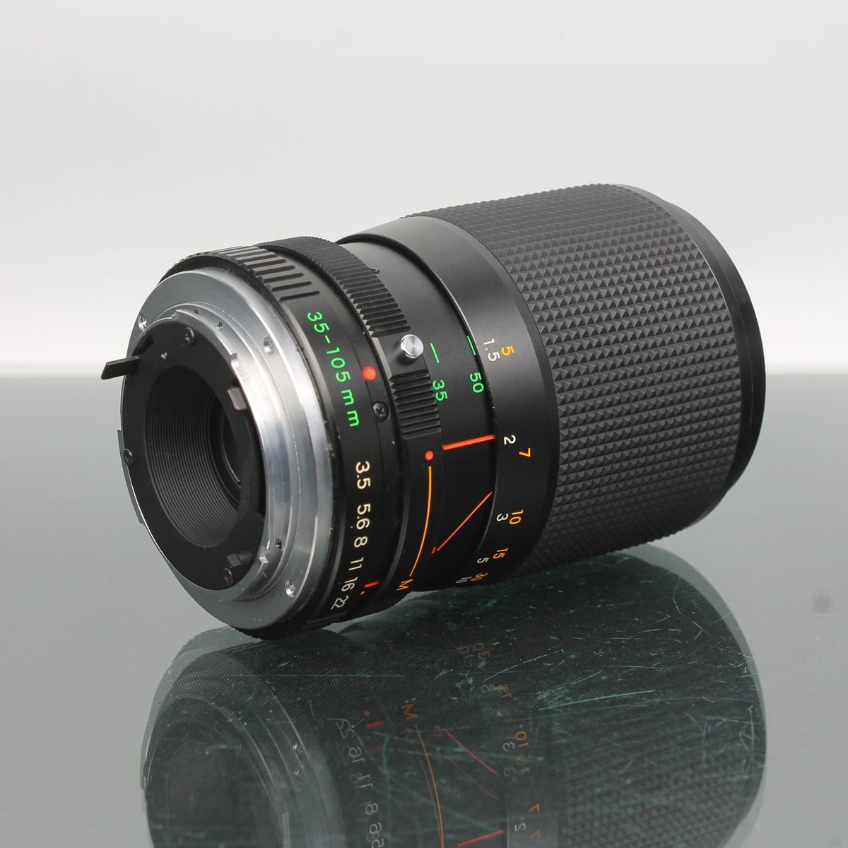 Yashica ML Zoom 35-105mm f/3.5-4.5