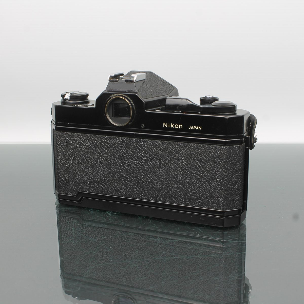 Nikon Nikkormat FT2 + Nikkor 50mm f/1.8