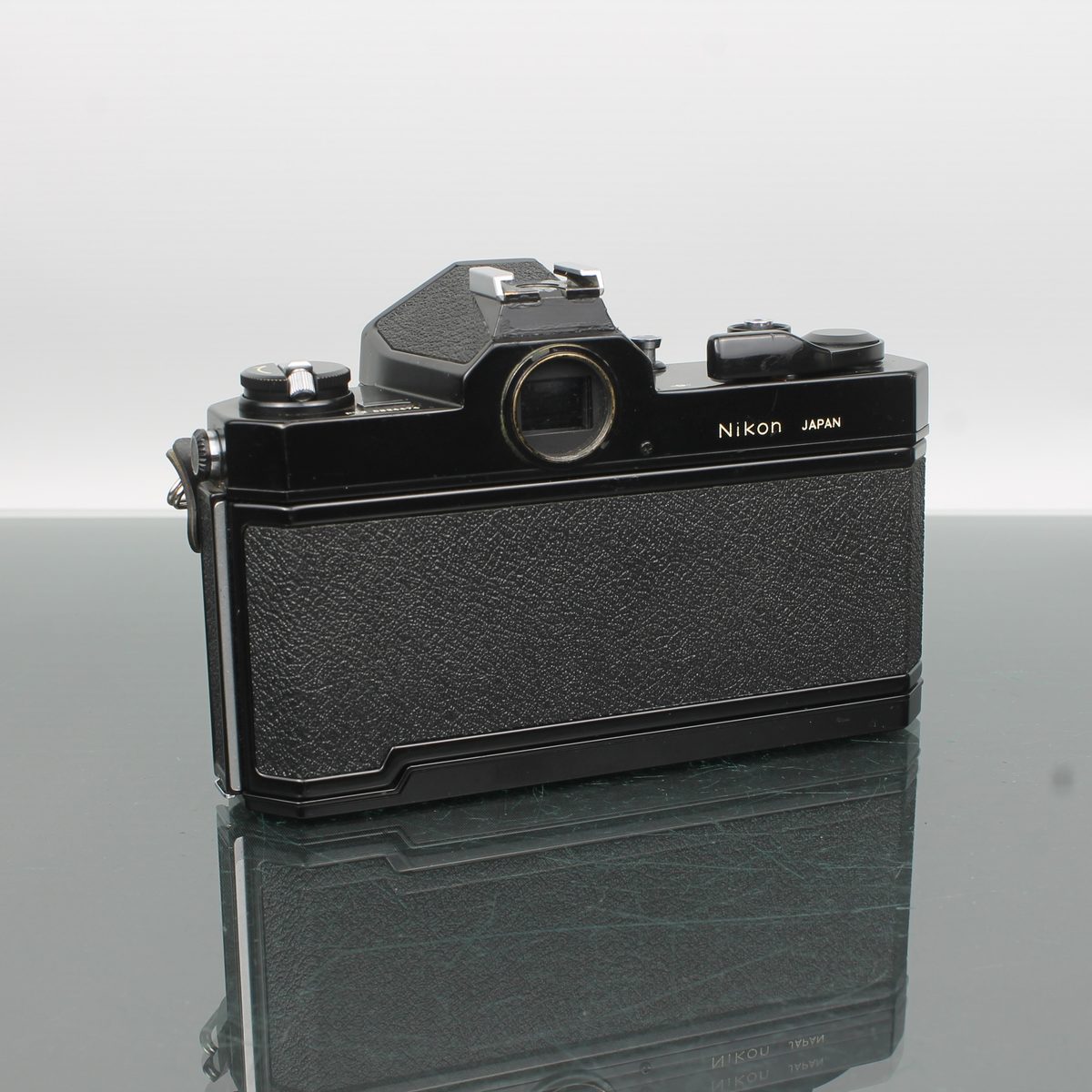 Nikon Nikkormat FT2 + Nikkor 50mm f/1.8