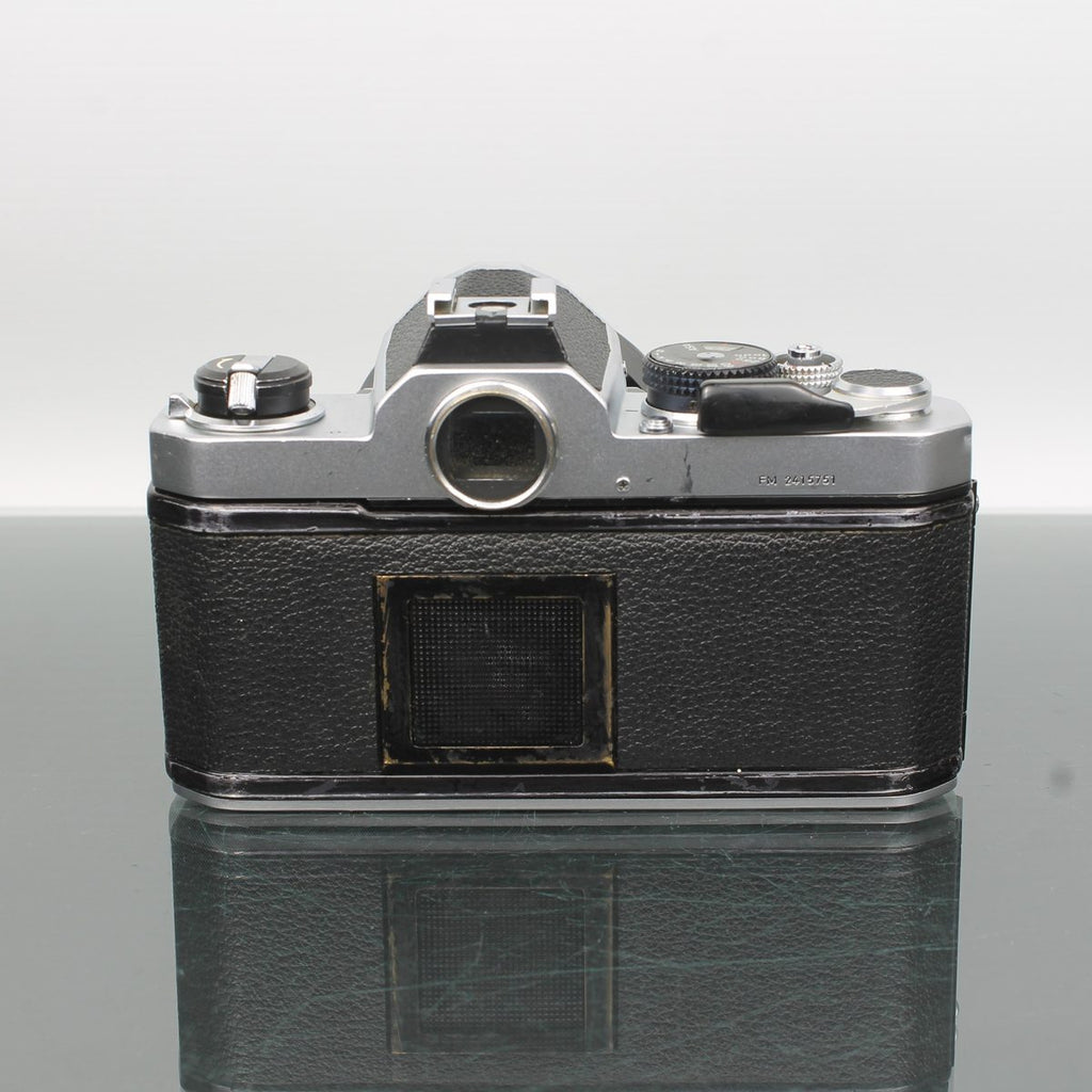 Nikon FM + Nikon Nikkor 50mm f/2